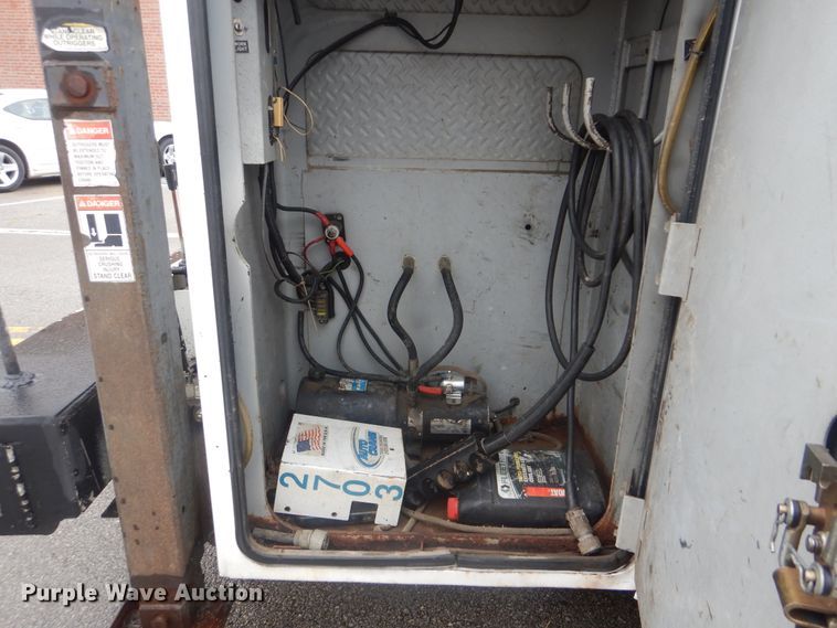 image for item HA9626 2006 International 4300  utility truck