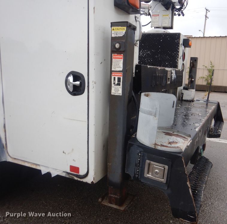 image for item HA9626 2006 International 4300  utility truck