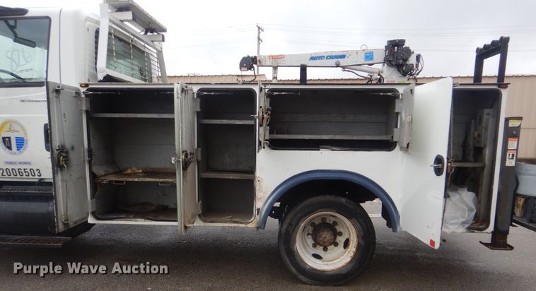 image for item HA9626 2006 International 4300  utility truck