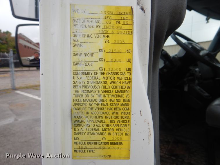 image for item HA9626 2006 International 4300  utility truck