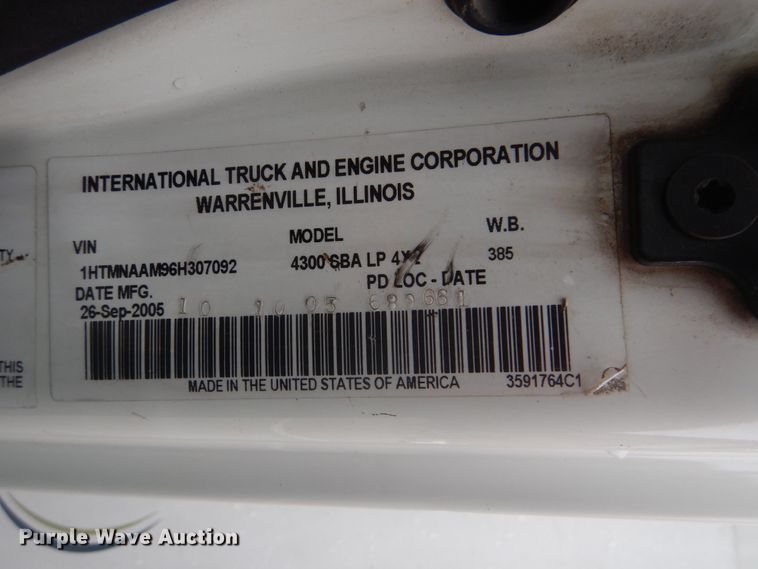 image for item HA9626 2006 International 4300  utility truck