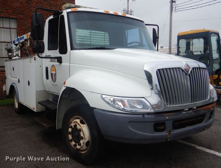 image for item HA9627 2005 International 4300  utility truck