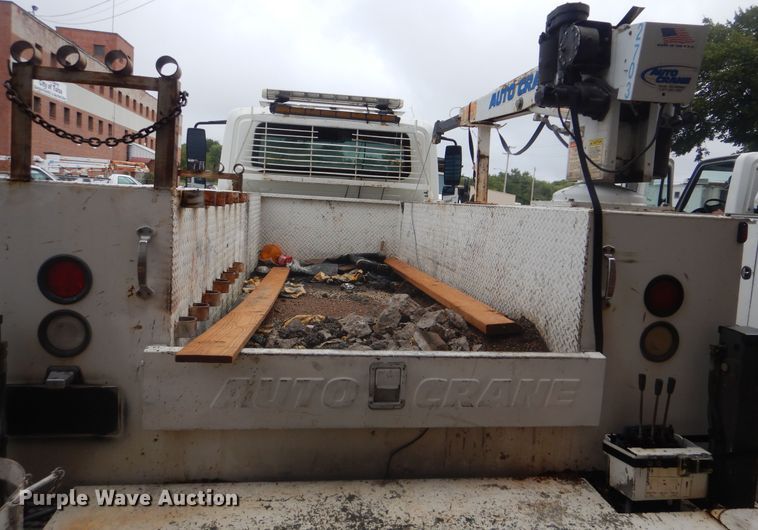 image for item HA9627 2005 International 4300  utility truck