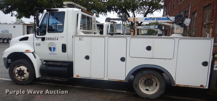 image for item HA9627 2005 International 4300  utility truck