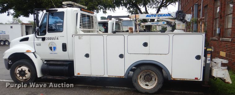 image for item HA9627 2005 International 4300  utility truck