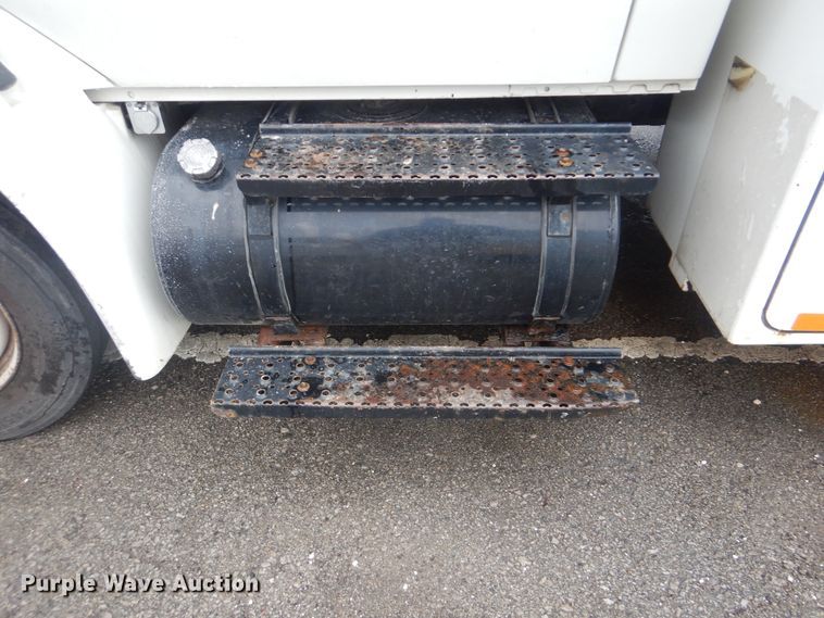 image for item HA9627 2005 International 4300  utility truck