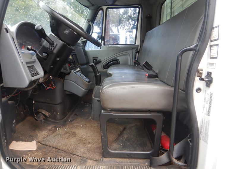 image for item HA9627 2005 International 4300  utility truck