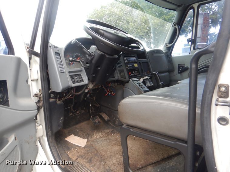 image for item HA9627 2005 International 4300  utility truck