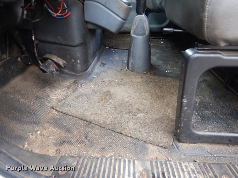 image for item HA9627 2005 International 4300  utility truck