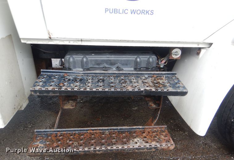 image for item HA9627 2005 International 4300  utility truck