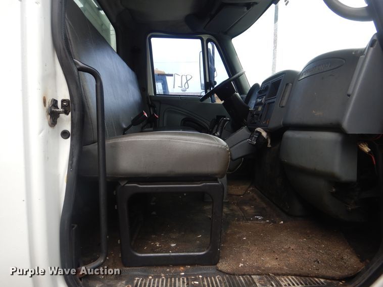 image for item HA9627 2005 International 4300  utility truck