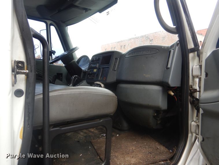 image for item HA9627 2005 International 4300  utility truck