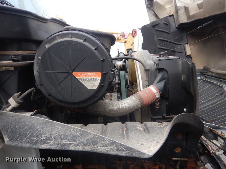 image for item HA9627 2005 International 4300  utility truck