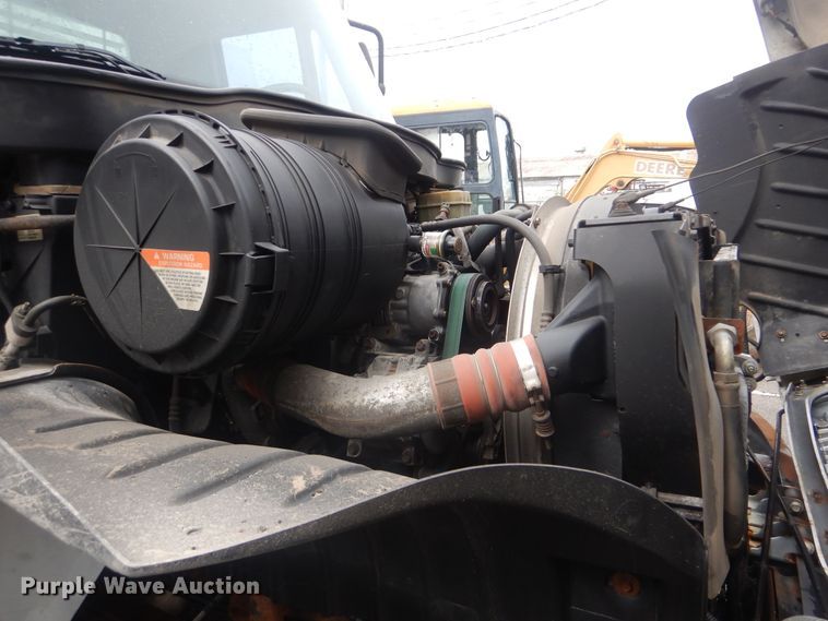 image for item HA9627 2005 International 4300  utility truck