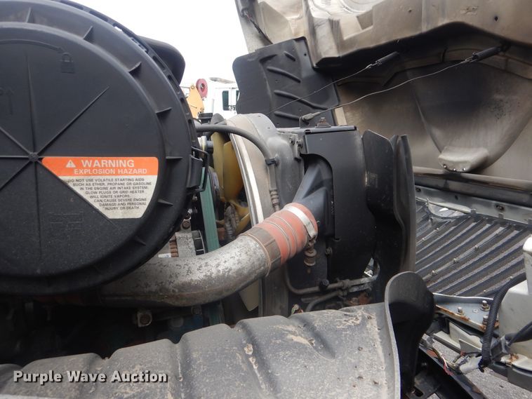 image for item HA9627 2005 International 4300  utility truck