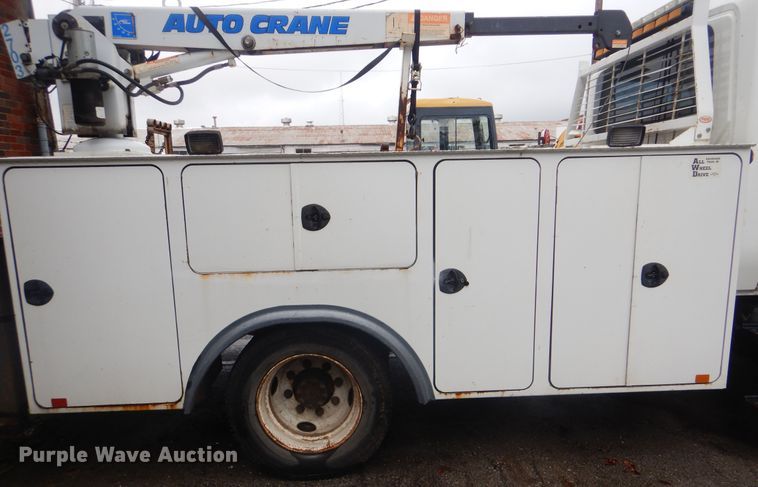 image for item HA9627 2005 International 4300  utility truck