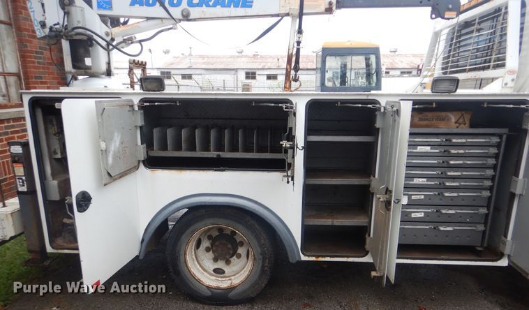 image for item HA9627 2005 International 4300  utility truck