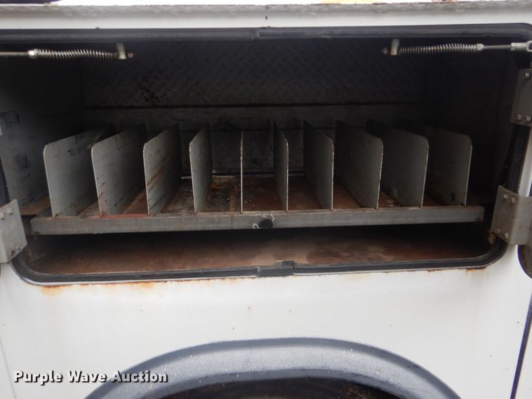 image for item HA9627 2005 International 4300  utility truck