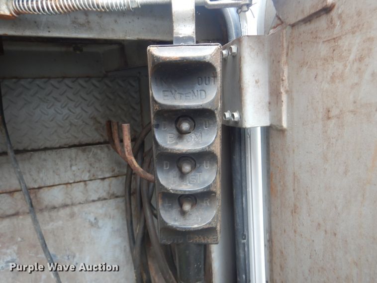 image for item HA9627 2005 International 4300  utility truck