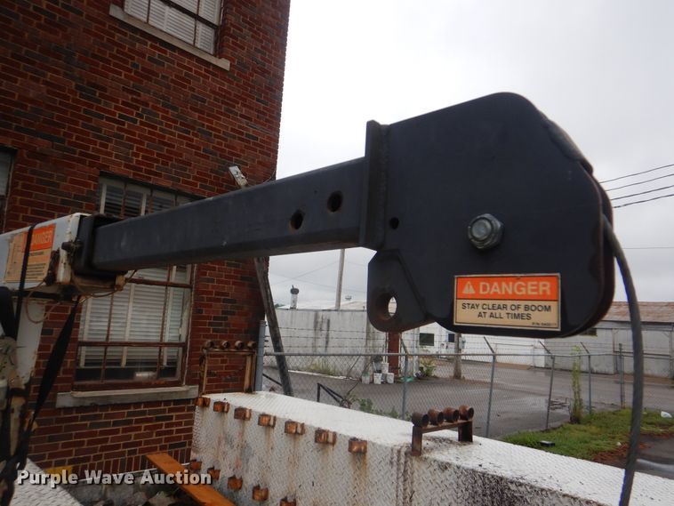 image for item HA9627 2005 International 4300  utility truck