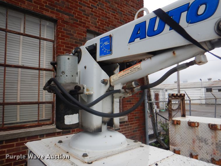 image for item HA9627 2005 International 4300  utility truck