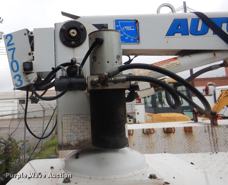 image for item HA9627 2005 International 4300  utility truck