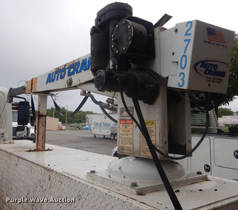 image for item HA9627 2005 International 4300  utility truck