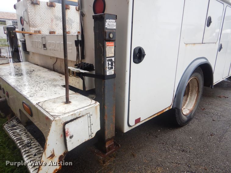 image for item HA9627 2005 International 4300  utility truck