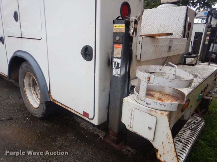 image for item HA9627 2005 International 4300  utility truck