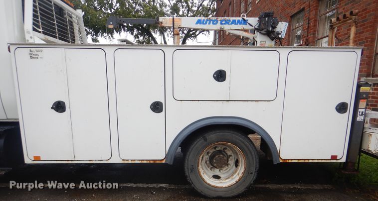 image for item HA9627 2005 International 4300  utility truck