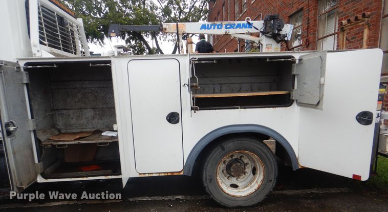 image for item HA9627 2005 International 4300  utility truck