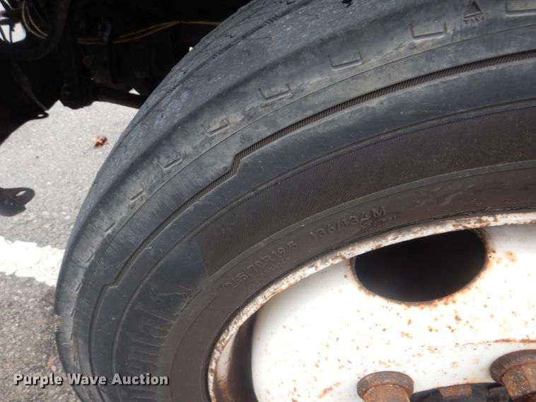 image for item HA9627 2005 International 4300  utility truck