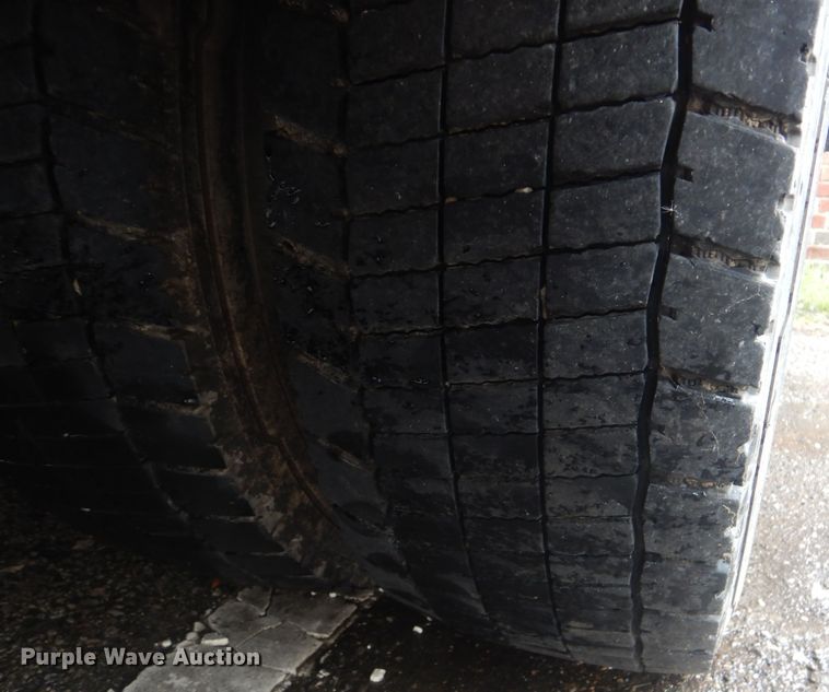 image for item HA9627 2005 International 4300  utility truck