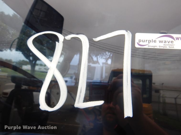 image for item HA9627 2005 International 4300  utility truck