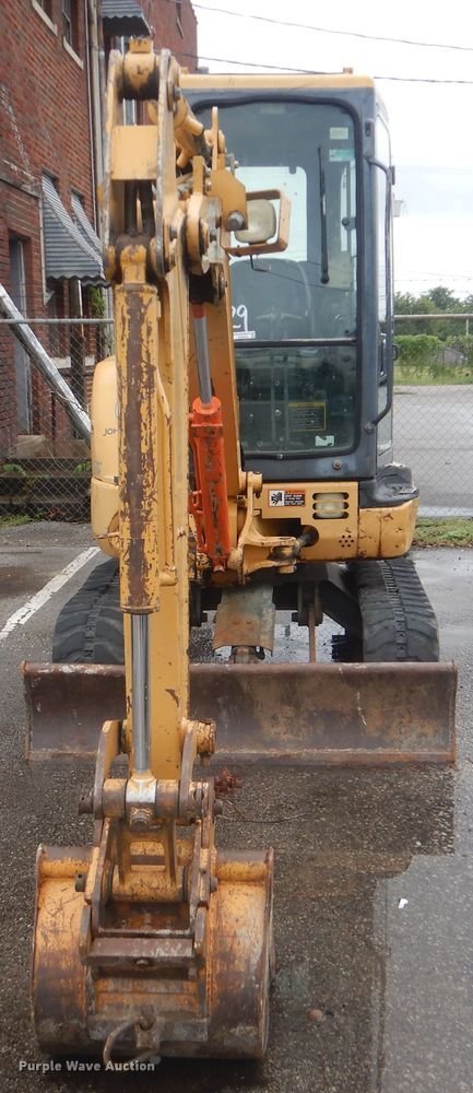 image for item HA9628 2005 John Deere 27C ZTS  mini excavator