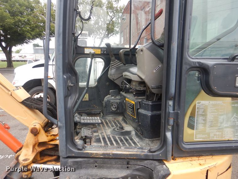 image for item HA9628 2005 John Deere 27C ZTS  mini excavator