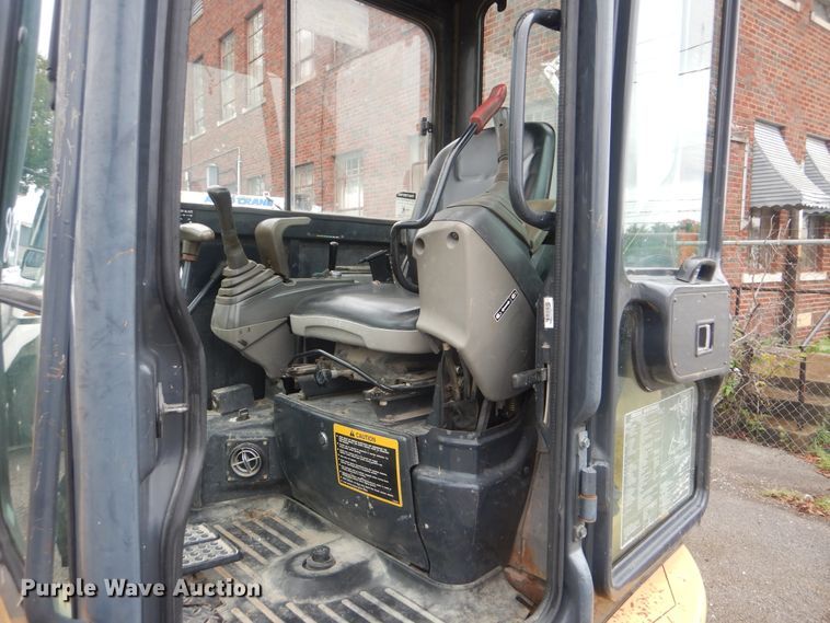 image for item HA9628 2005 John Deere 27C ZTS  mini excavator