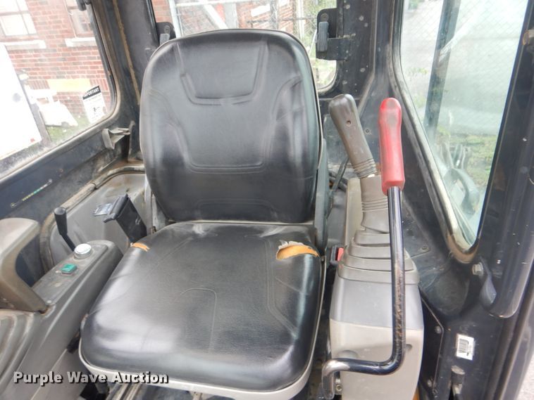 image for item HA9628 2005 John Deere 27C ZTS  mini excavator