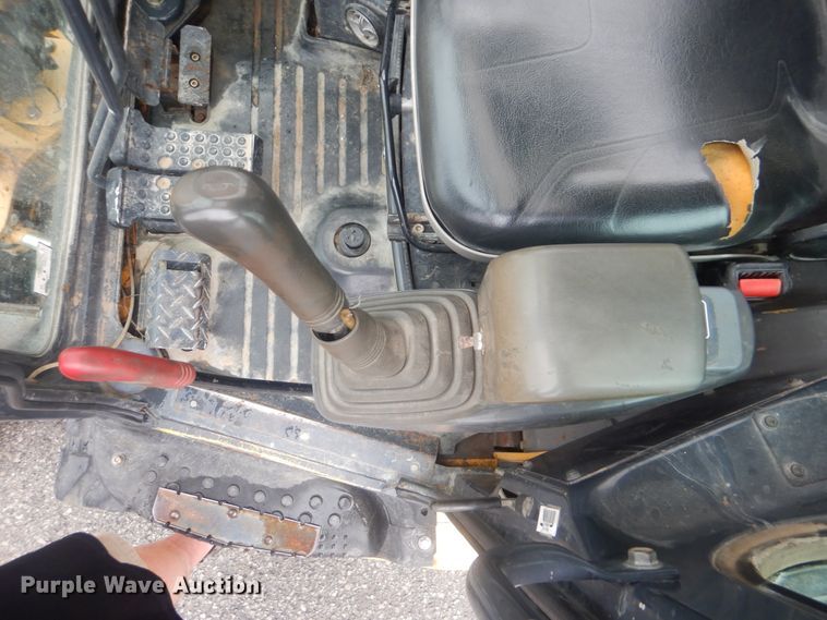 image for item HA9628 2005 John Deere 27C ZTS  mini excavator