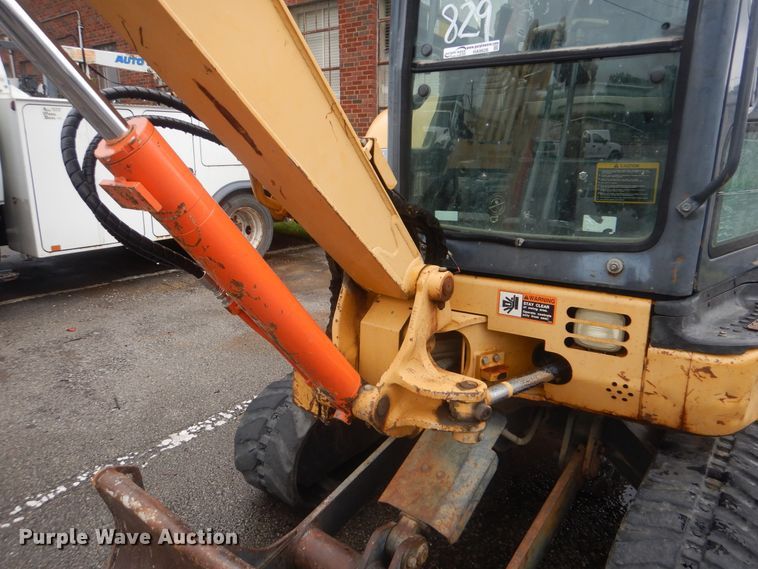 image for item HA9628 2005 John Deere 27C ZTS  mini excavator