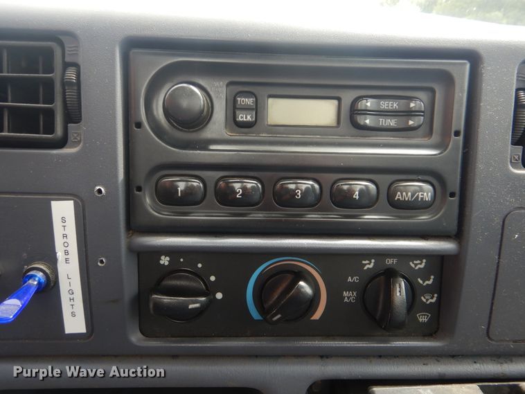 image for item HA9634 1999 Ford F450 Super Duty  bucket truck