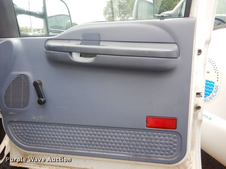 image for item HA9634 1999 Ford F450 Super Duty  bucket truck