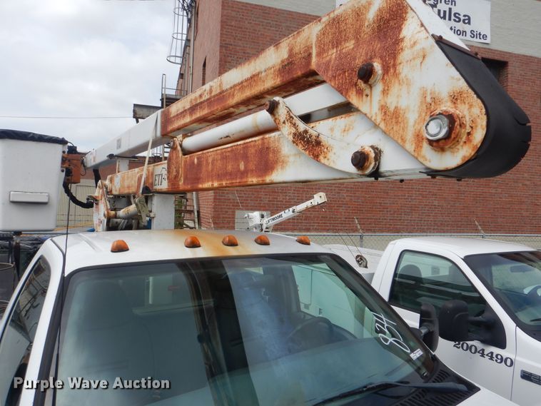 image for item HA9634 1999 Ford F450 Super Duty  bucket truck