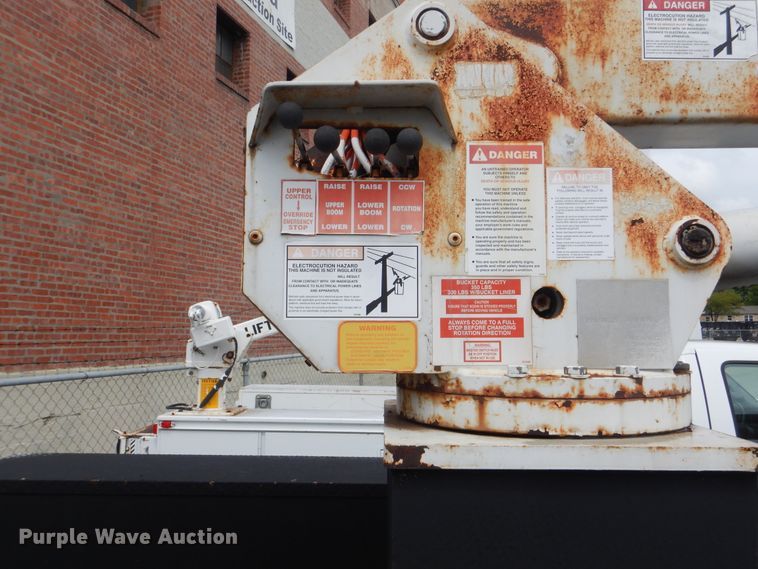 image for item HA9634 1999 Ford F450 Super Duty  bucket truck