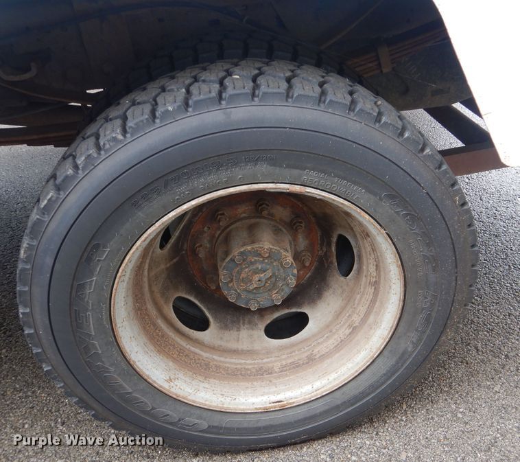 image for item HA9634 1999 Ford F450 Super Duty  bucket truck