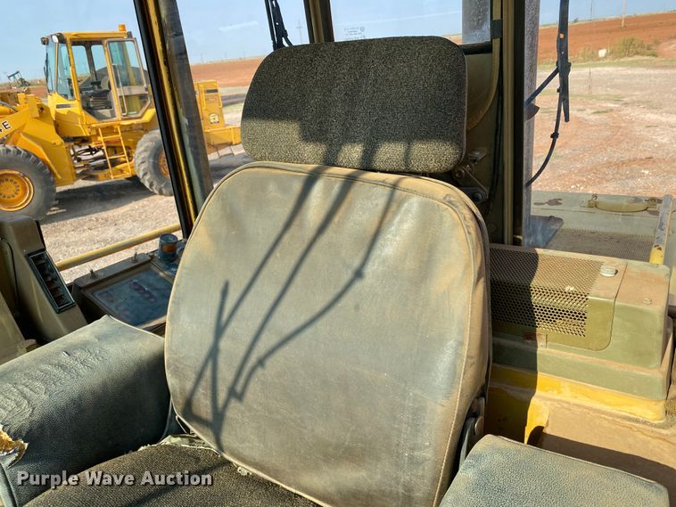 image for item HB9030 1991 Caterpillar 953  track loader