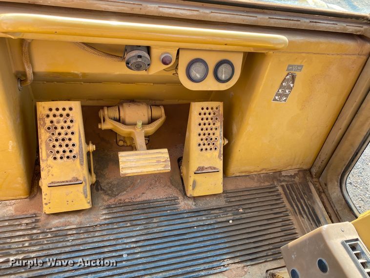 image for item HB9030 1991 Caterpillar 953  track loader