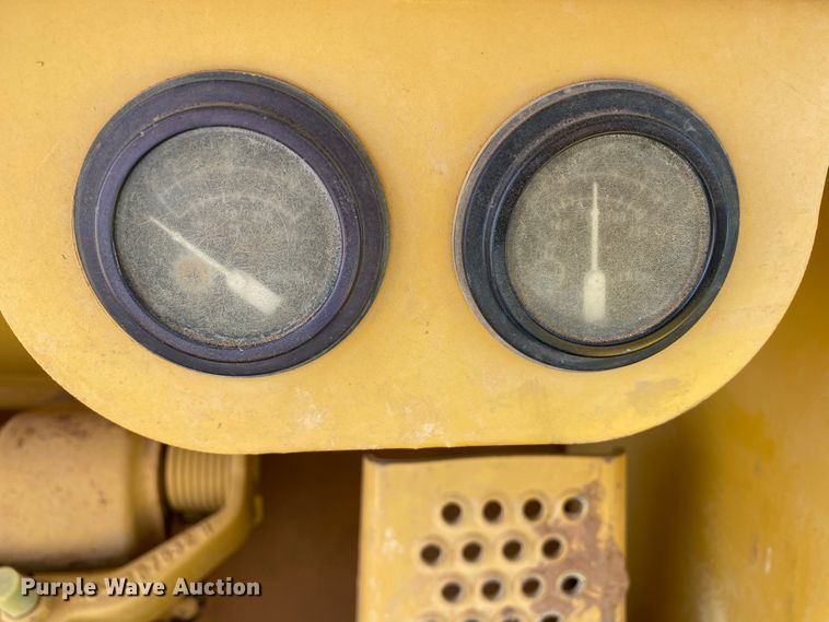 image for item HB9030 1991 Caterpillar 953  track loader