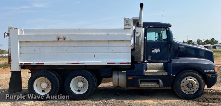 image for item HB9033 1990 Kenworth T660  dump truck
