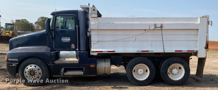image for item HB9033 1990 Kenworth T660  dump truck